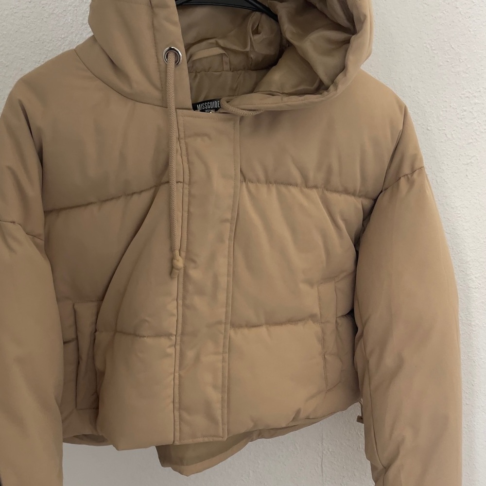 Nude/ beige cropped puffer jacket